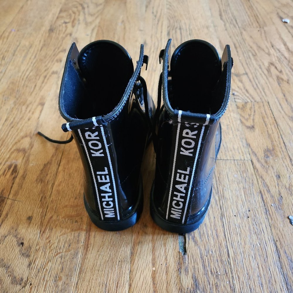 Women's Tavie Lug Sole Lace-Up Rain Booties